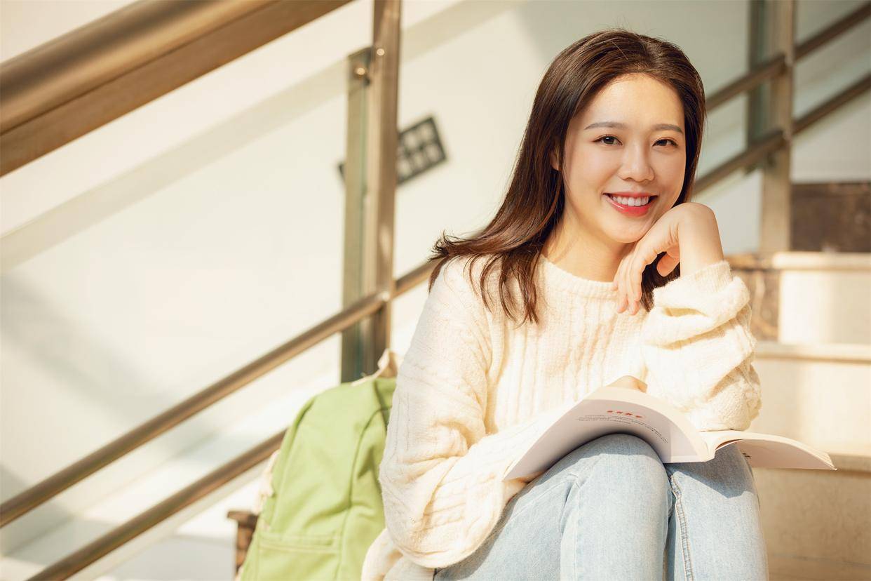 女子在武汉医院做正颌手术后脸部歪斜地包天