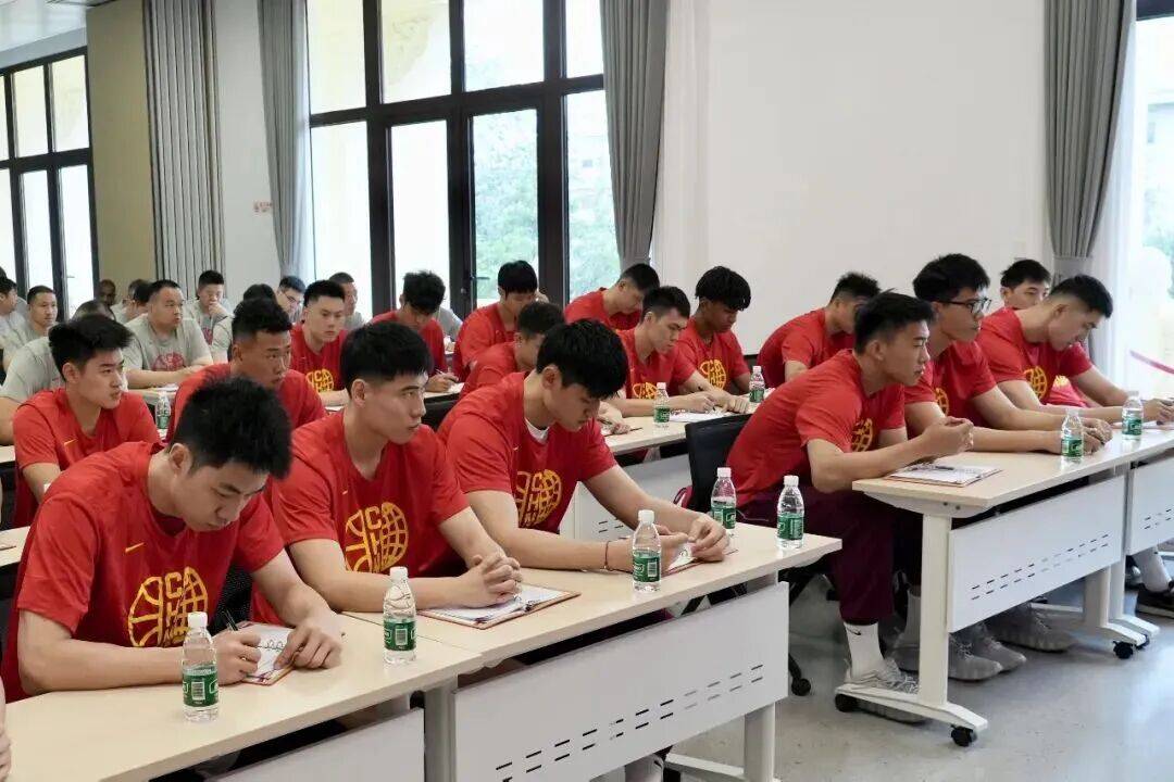 中国男篮队长调整