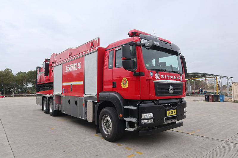 上海格拉曼上格牌泵浦消防车新车申报：总质量30450kg最高车速90kmh能否满足消防作业需求？(图1)