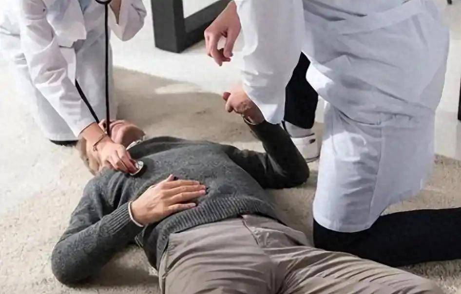 原创            猝死去世的人越来越多？医生再三强调：宁可吃猪肉，也别做这4事