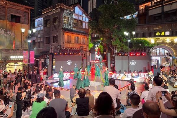 渝中：艺术赋能区域发展 2026重庆国潮时装周启幕
