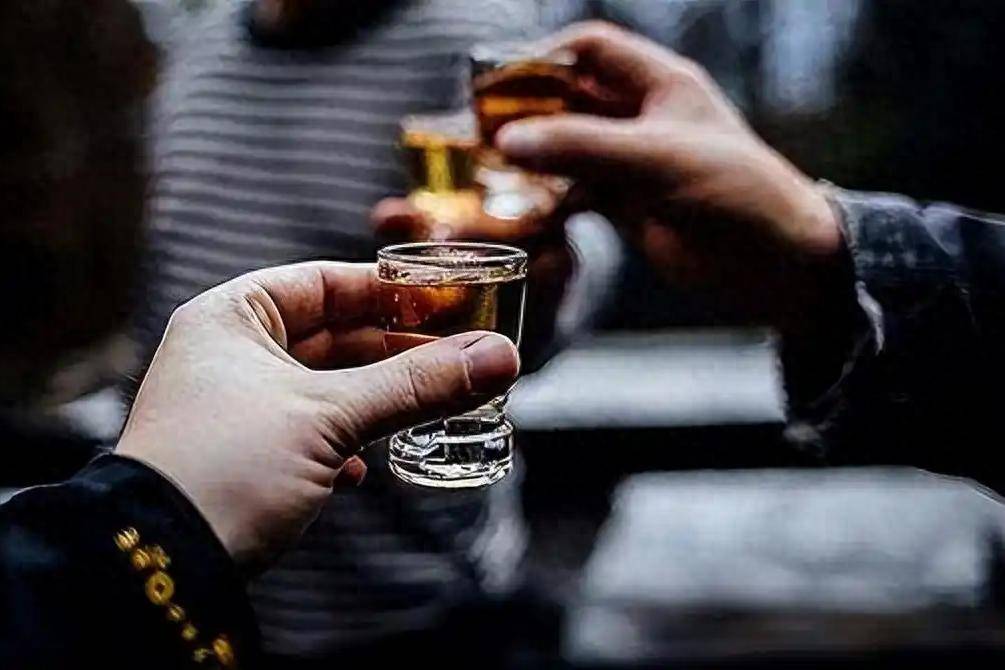 原创            医生：每天都喝酒的人，大多到了61岁后，身体或有这几种痛苦