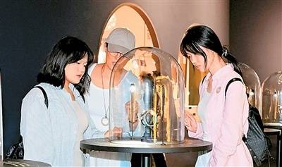 深圳珠宝艺术展亮相中国工艺美术馆