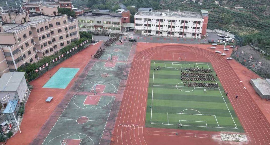 24岁小伙游戏中“掉线”多日，好友千里赶赴重庆，在一家被多次曝光的戒网瘾机构找到