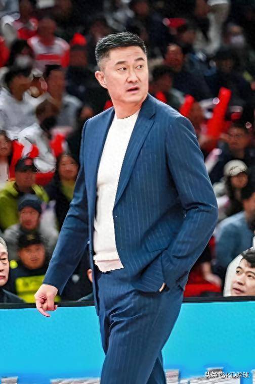 易建联老本耗尽，新人青黄不接，杜锋离开广东其实早有预兆