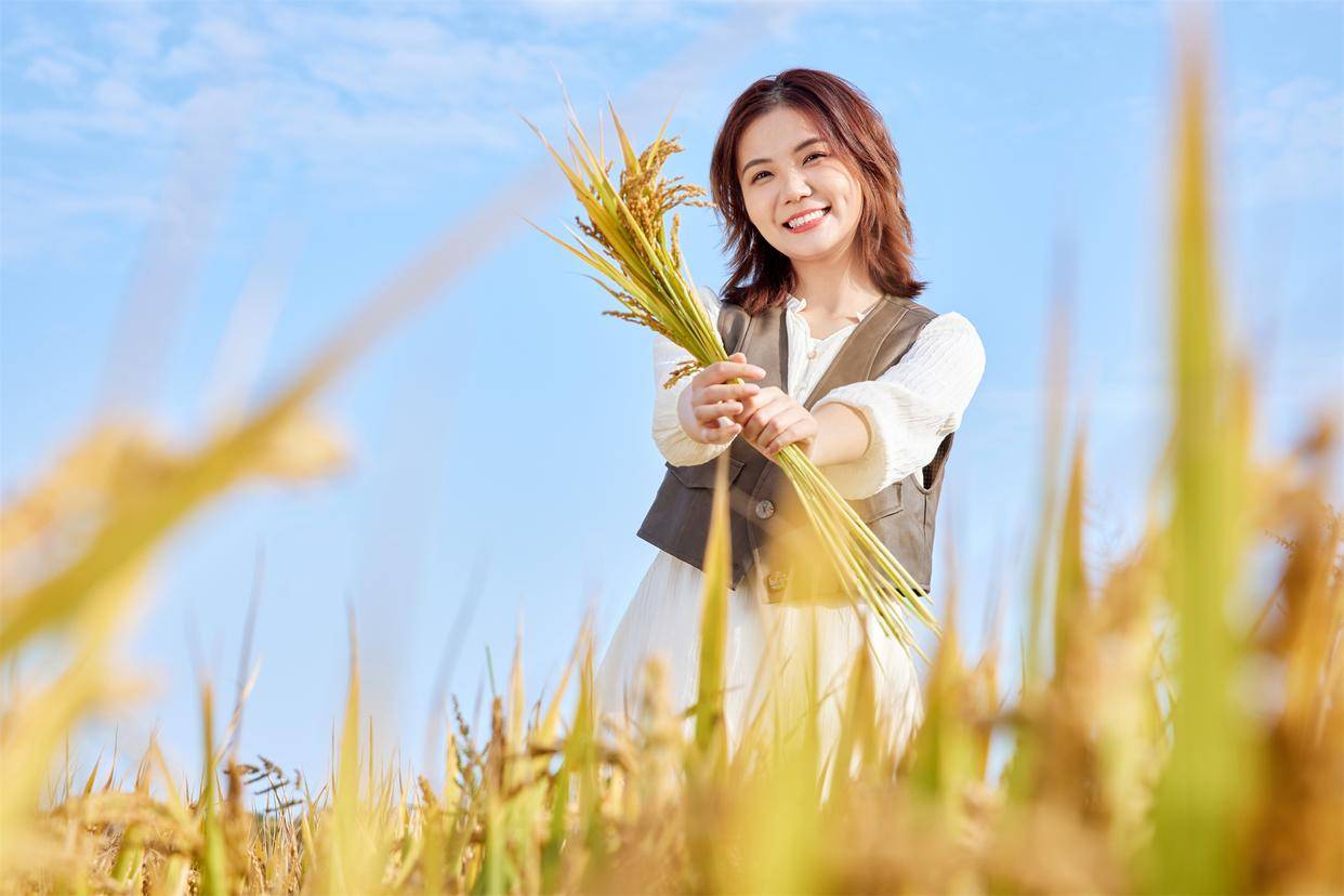原创            已婚女人偷偷对已婚男人动了心，会忍不住老干这三件事
