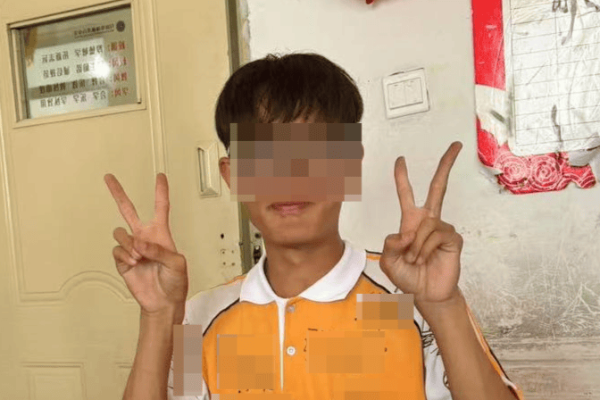 16岁高中生凌晨被捅伤致死 嫌疑人已移送审查起诉 母亲:儿子系国家注册田径运动员，当天刚获运动会接力冠军