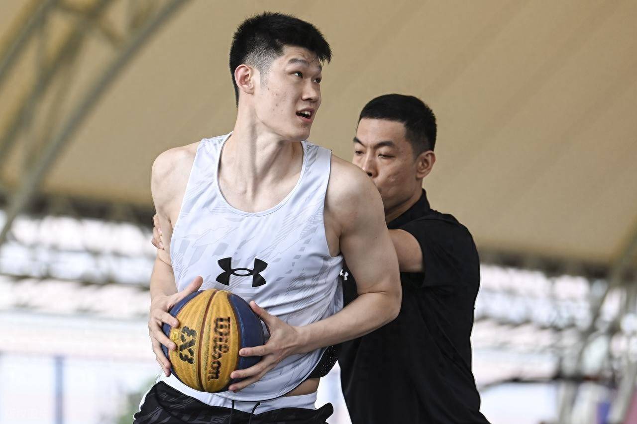 大白边走了，上海想打造银河战舰继续夺冠，不惜砸亿元争夺胡金秋