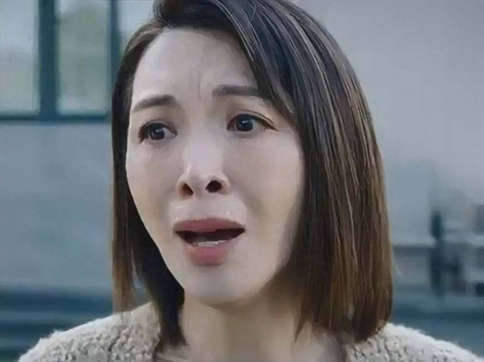 TVB知名女星新剧大秀身材，皮肤白滑事业线抢镜，再婚后坚持丁克封面图