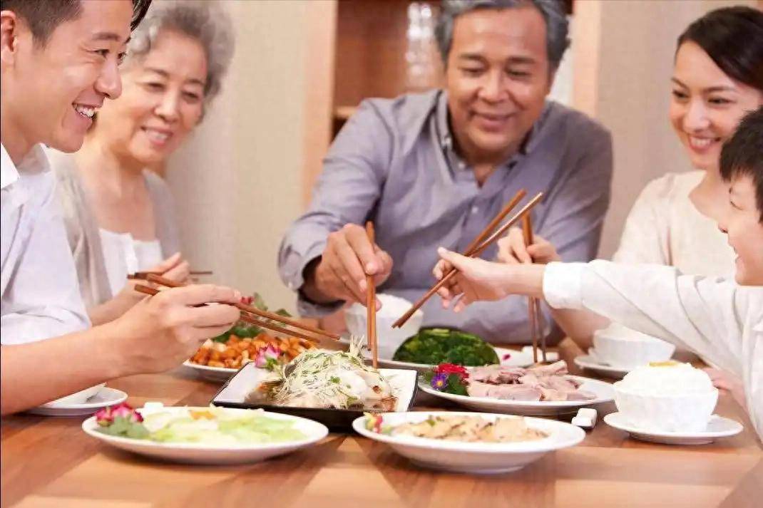 原创            再三提醒：饭后出现4个症状，可能是“胰腺癌”来了，别不当回事
