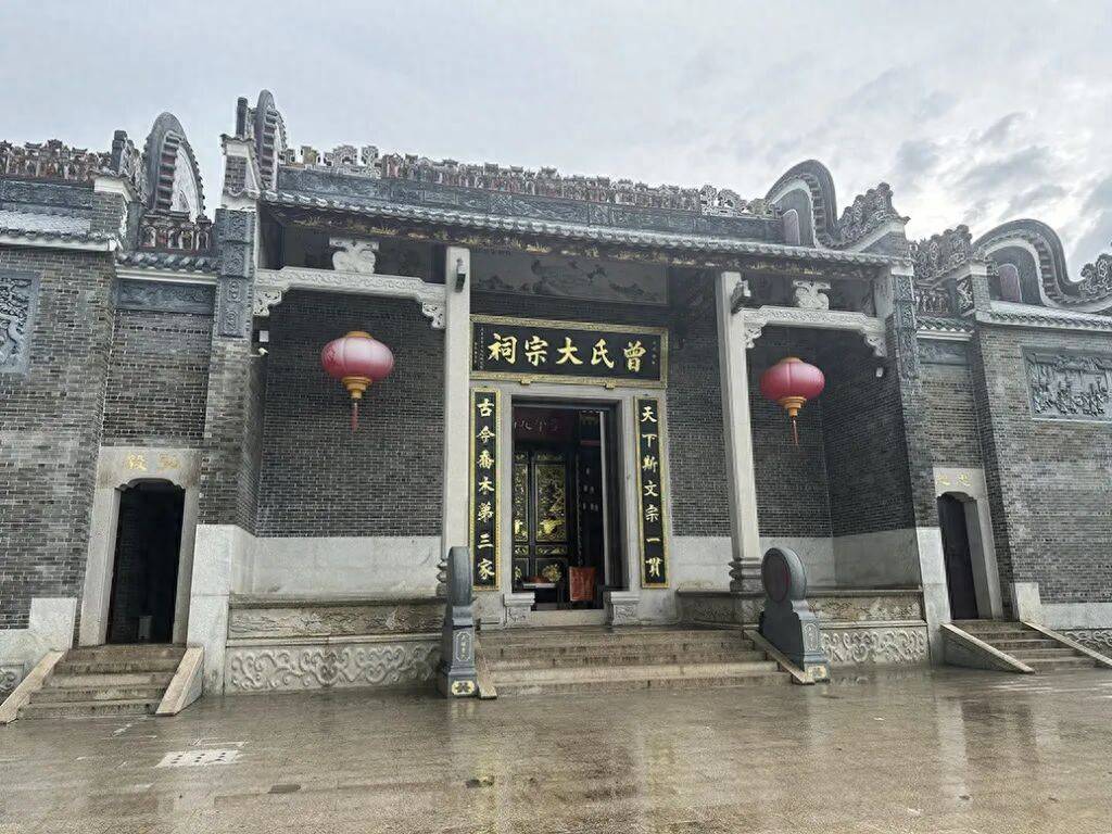 村子花700多万建宗祠 建成一年后木材腐