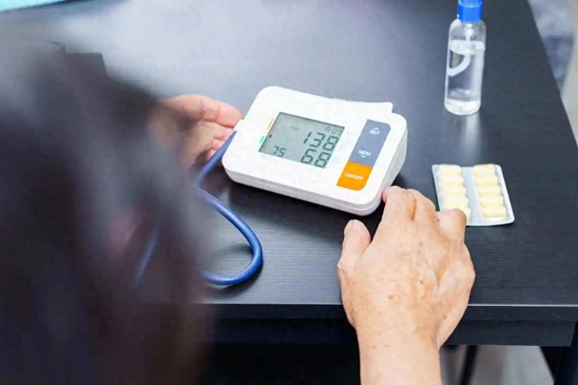 原创            医生：能活到70岁的高血压人，基本在60岁，就已经不做4事了