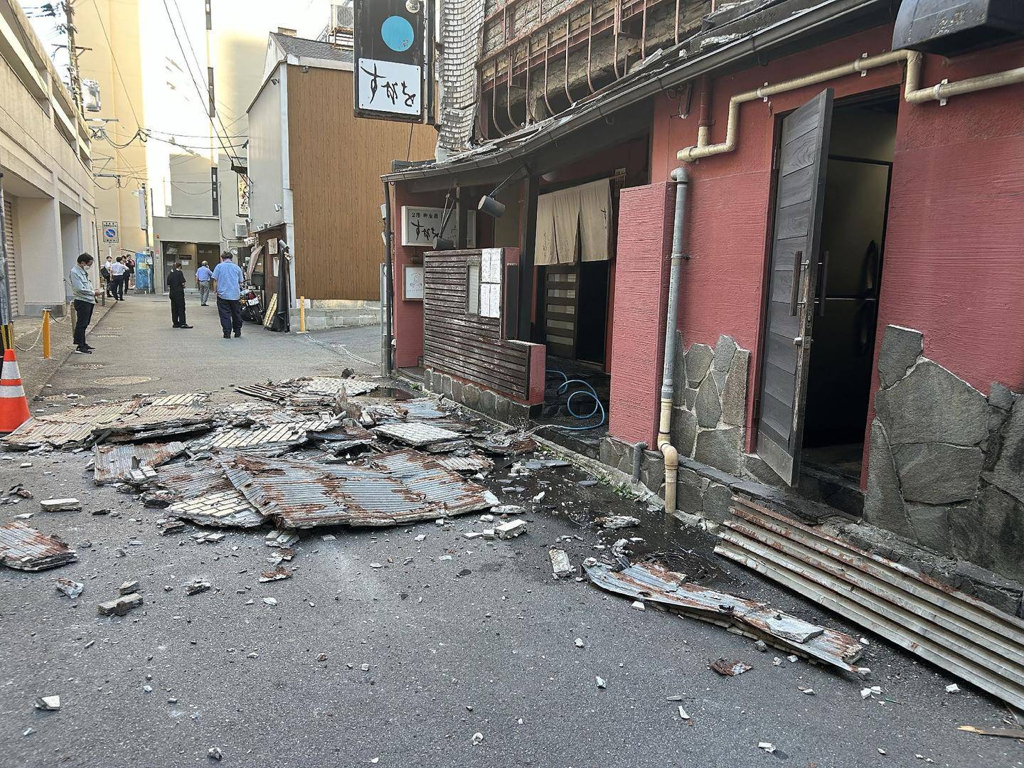 日本一购物中心坍塌致数十人下落不明，熊本县10年前同等震度大地震曾致49人死亡 -华闻时空