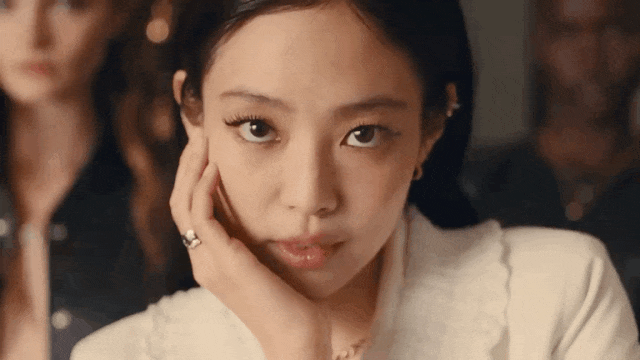 成为现象级“白开水女孩”，她凭什么？
