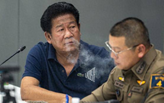泰国枪击案凶手记者会画面引不满,泰总理发声斥责 -华闻时空
