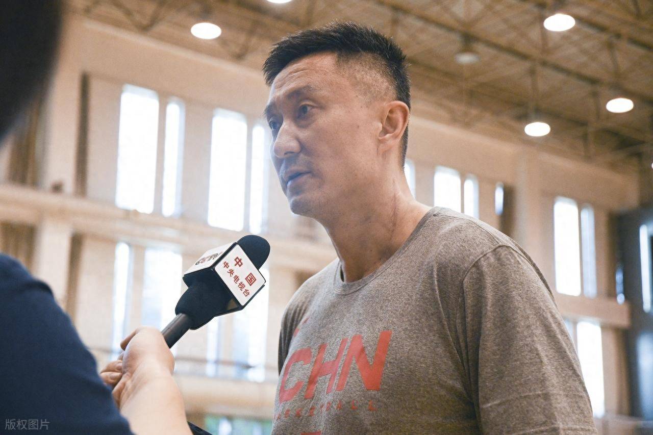CBA动向！广州签约大外援，杜锋新职位受到好评，许钟豪当教练