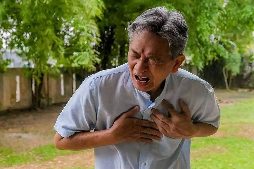 原创            玉米是冠心病“导火索”？医生警告：不想心脏罢工，5食物别嘴馋
