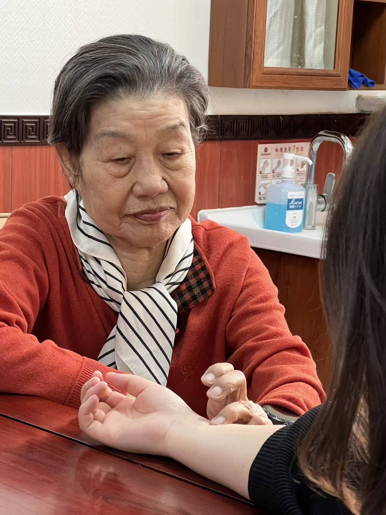 86 岁名老中医张银霞给广大糖友控糖建议：别只盯着血糖数值，调理体质才是长久稳糖的关键_脾胃_五脏_临床