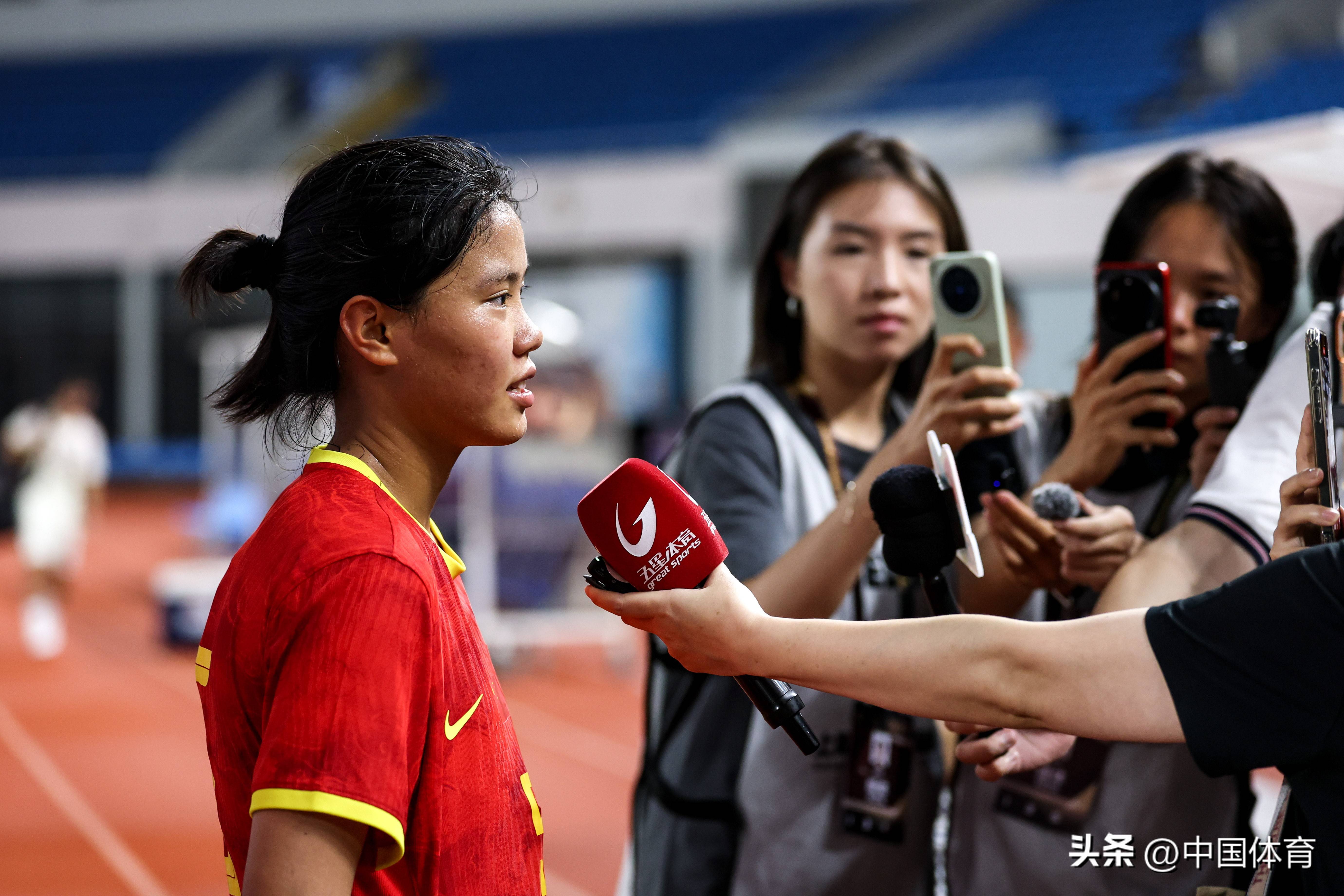 中国U17女足5比0击败皇马U17拿下明日之星杯开门红!劳尔现场观战女儿比赛