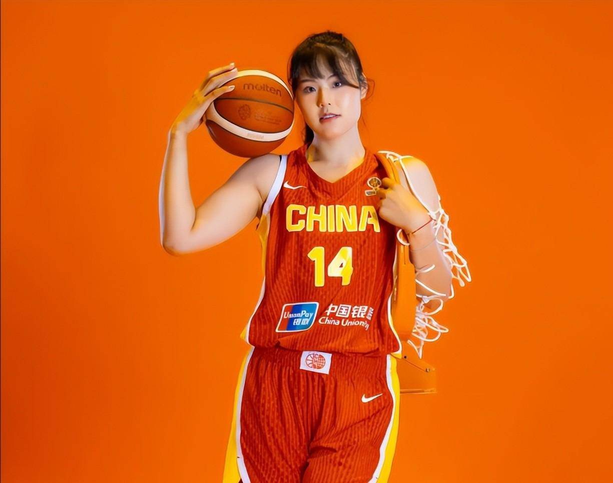 CCTV5直播，中国女篮迎战泰国女篮，韩旭、李月汝双双落选，宫鲁鸣迎来严峻考验