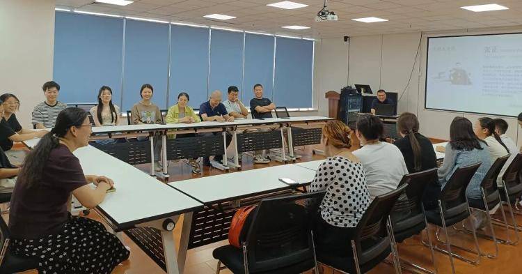 艺术服务送到家门口 济南市美术馆微巡讲走进社区