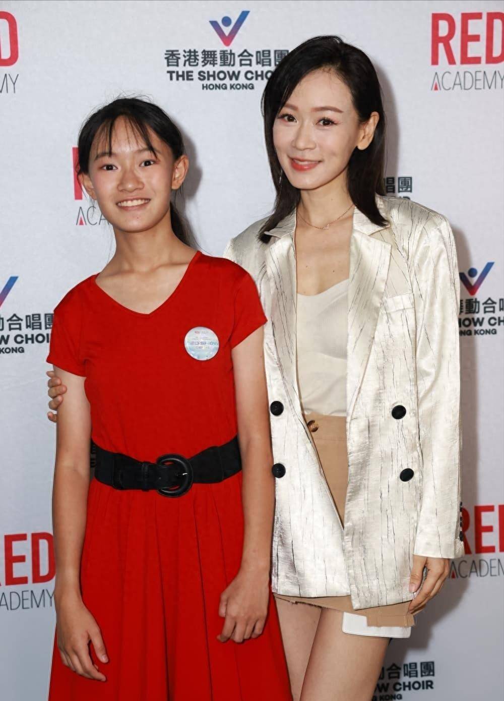 TVB花旦回应被欺凌往事，正式翻篇怕越描越黑，被粉丝夸冻龄