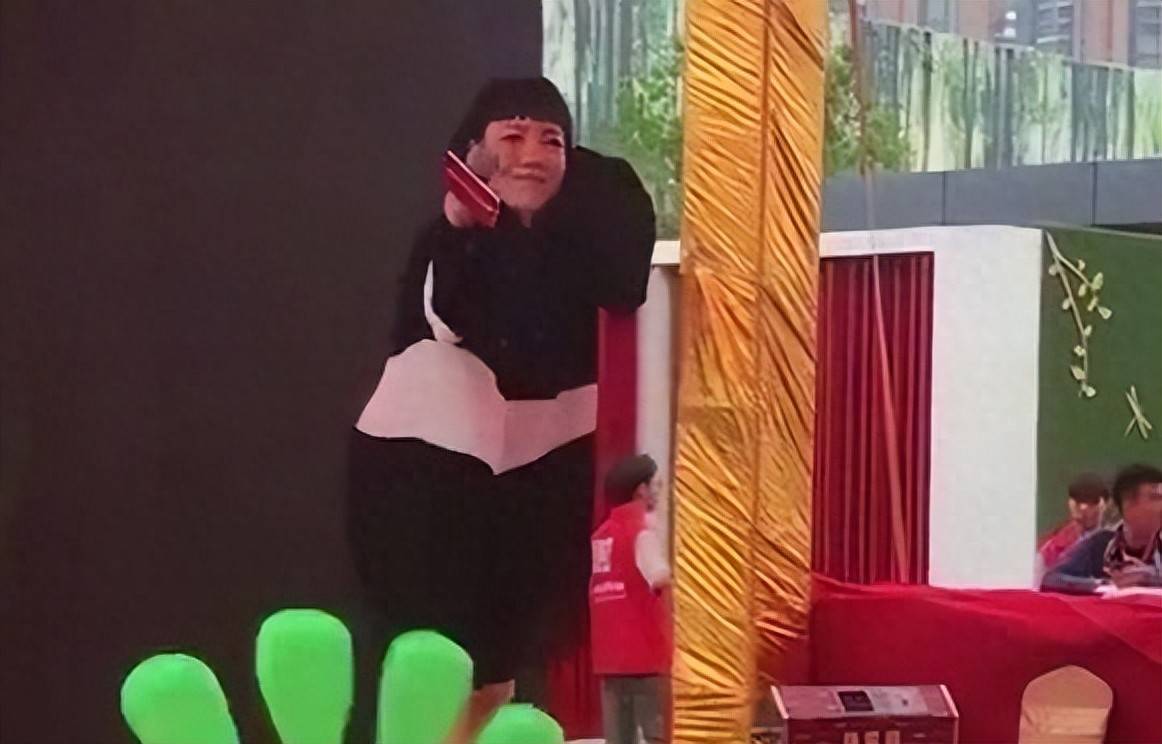原创            “失宠”的吴莫愁，代言费1.3亿沦落到小县城卖唱，她得罪了谁？