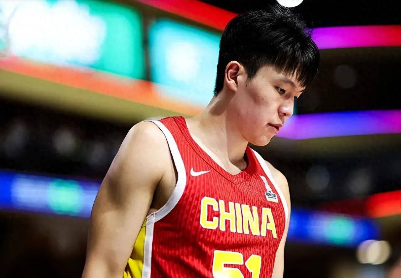 敲定人选！赵继伟席位换人，19岁悍将入选中国男篮，备受球迷期待