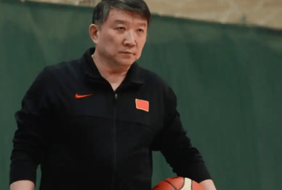 CCTV5直播！女篮迎战世界第一，李月汝意外缺阵，张子宇挑大梁，宫鲁鸣面临三难题