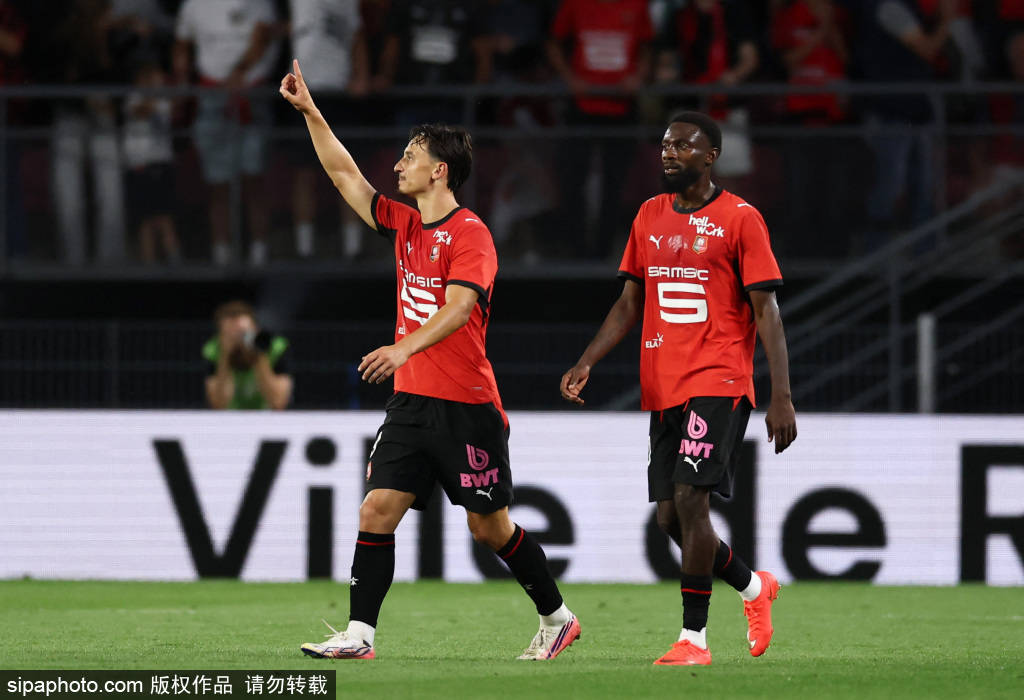 克雷桑18秒闪击与红牌风波：山东泰山1-0深圳新鹏城上半场战报