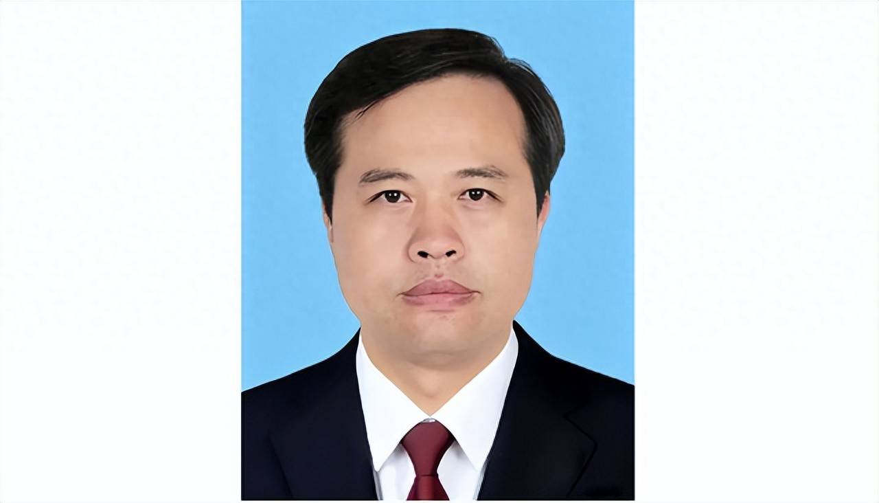 刘忠诚任湖北省黄冈市代市长；曾任石首市委书记、黄冈市委政法委书记等职务