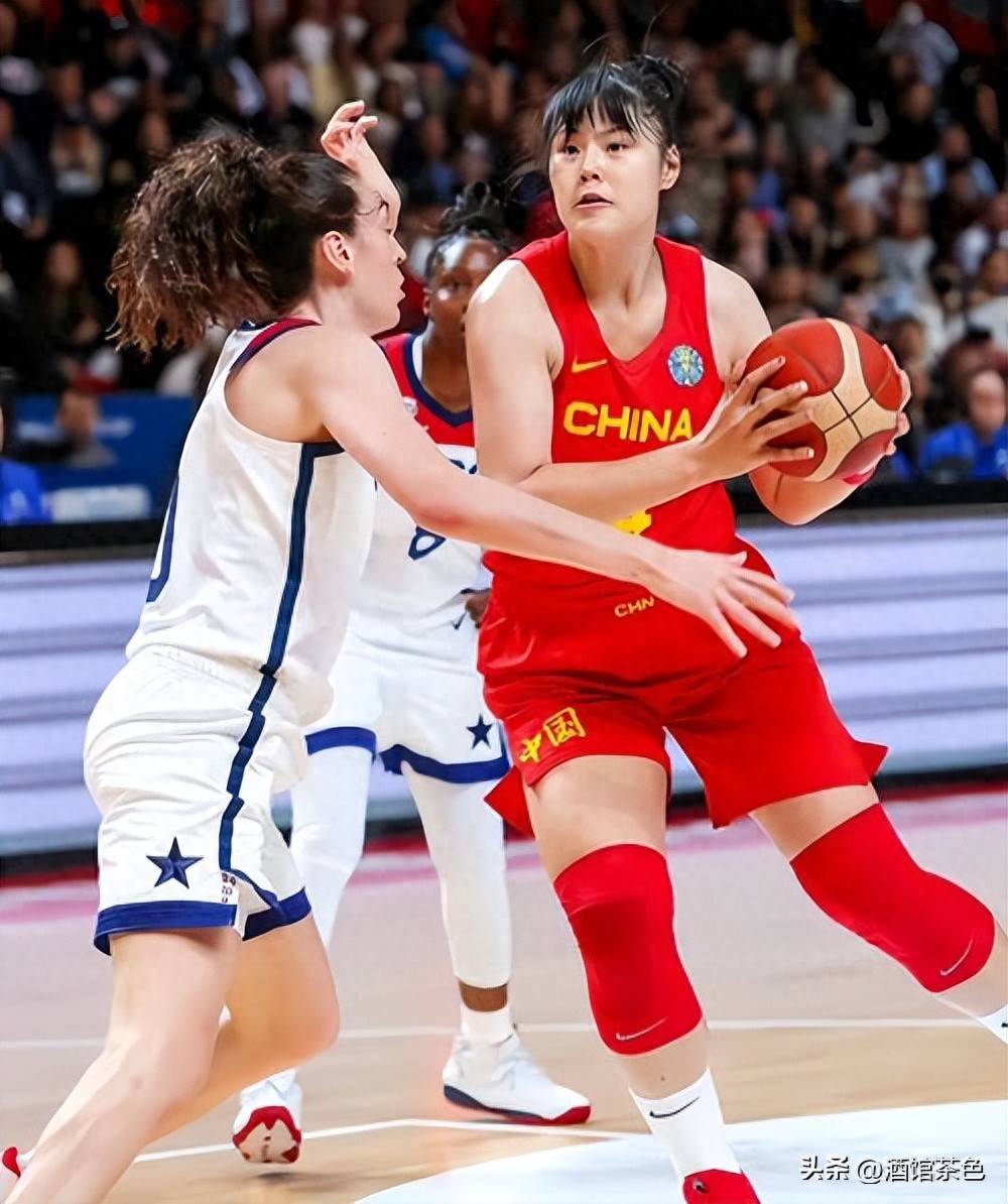中国女篮抵达日本，却都住集装箱，3人挤一间，躺床上腿都伸不直