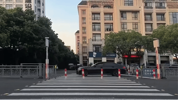 江苏宜兴上新 “潮汐斑马线”