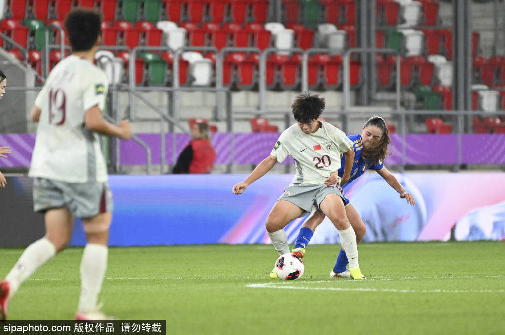 国足0-0伊朗：赛后喜讯与不利消息交织，晋级形势微妙变化