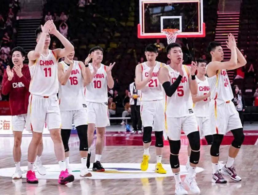 20分惨败日本队，这场球给中国男篮年轻一代，上了沉重的一课