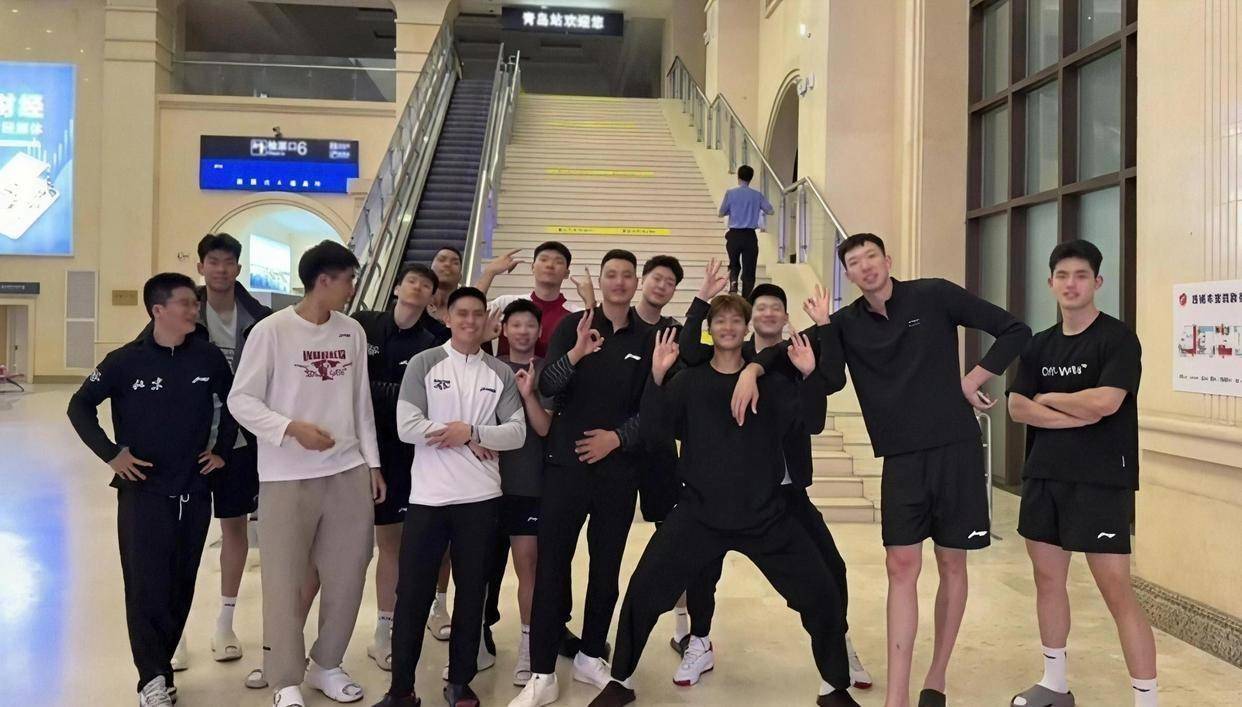 北京首钢16人大名单出炉！周琦陈盈骏范子铭顶薪坐镇，李楠新赛季青年小将迎来机会