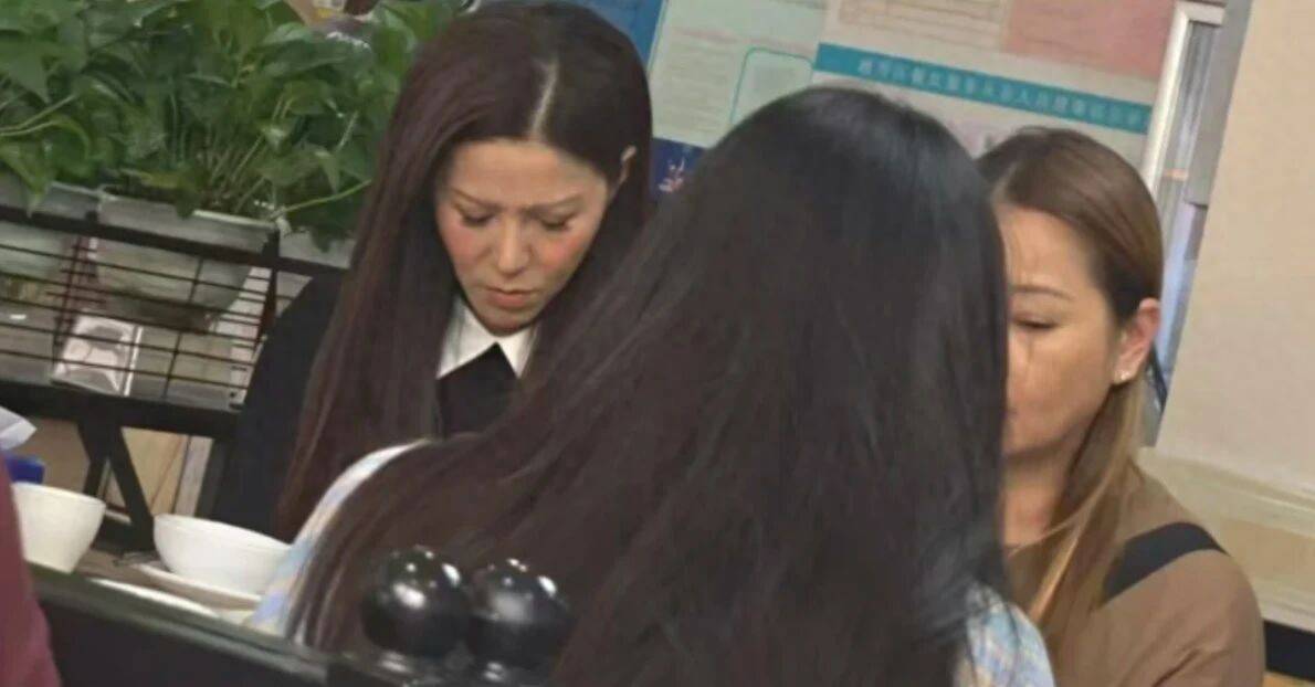 TVB女星内地吃饭被偶遇,北上直播一忙11小时,新剧与视帝演夫妻封面图