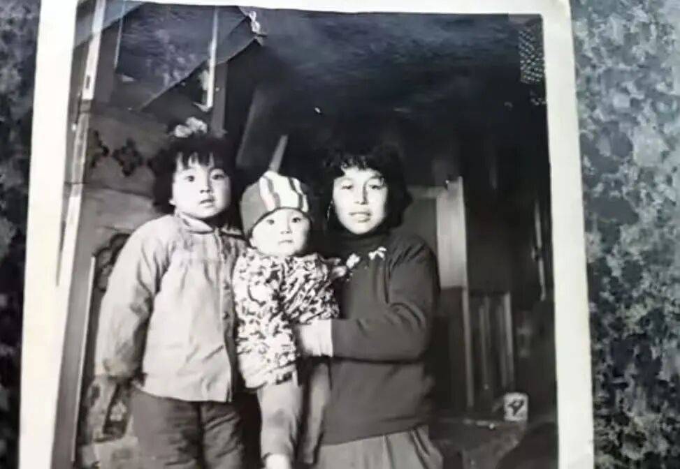 高中生用AI让去世舅舅"回来"陪妈妈过生日,看哭网友… (pic2) 高中生用AI让去世舅舅"回来"陪妈妈过生日,看哭网友… (pic2)