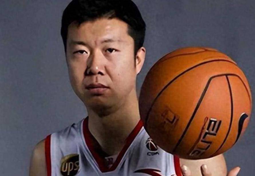 先毁掉王治郅？再逼姚明退役？为什么说他令中国篮球倒退了20年？