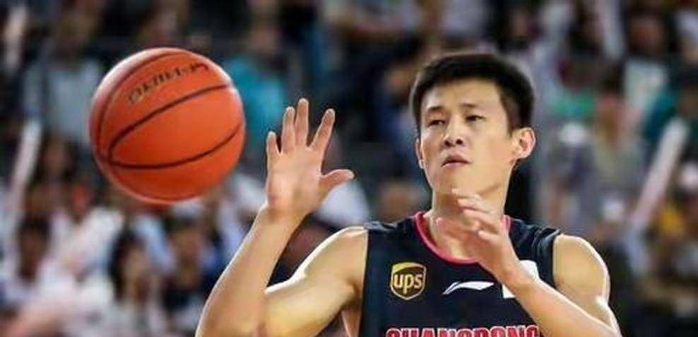 37岁周鹏降薪百万回归老东家广东宏远，33岁郭艾伦想落叶归根却遇现实阻碍，一顺一逆的老将境遇戳中CBA职