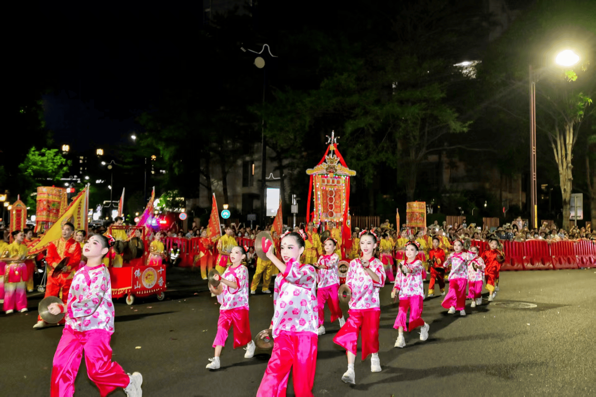 佛山秋色：非遗传承人与小工匠同台，十番飞钹燃动祖庙西樵(图2)