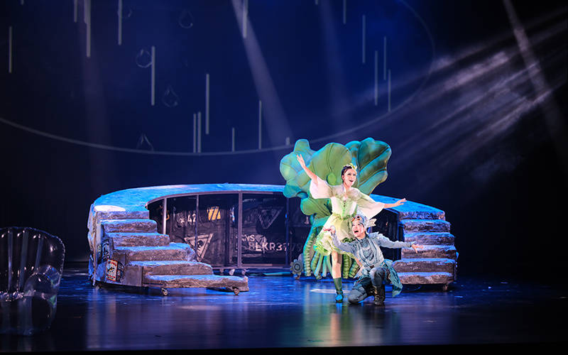 强势回归:浙产舞台剧《小鱼大河》开启全国巡演(图1) 强势回归:浙产舞台剧《小鱼大河》开启全国巡演(图1)