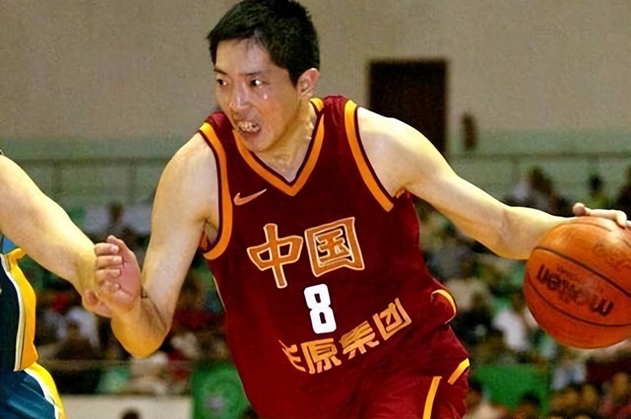 56岁胡卫东现状：转型成功，妻子漂亮贤惠，女儿已上大学