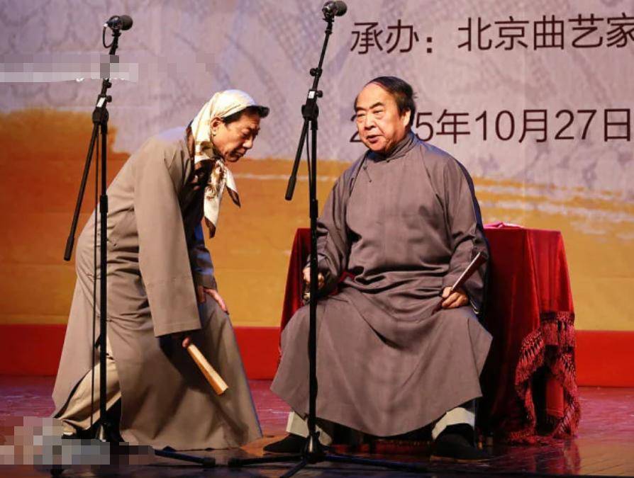 王佩元近照曝光，身形消瘦需拄拐！老观众感慨：当年捧哏也老了(图11)