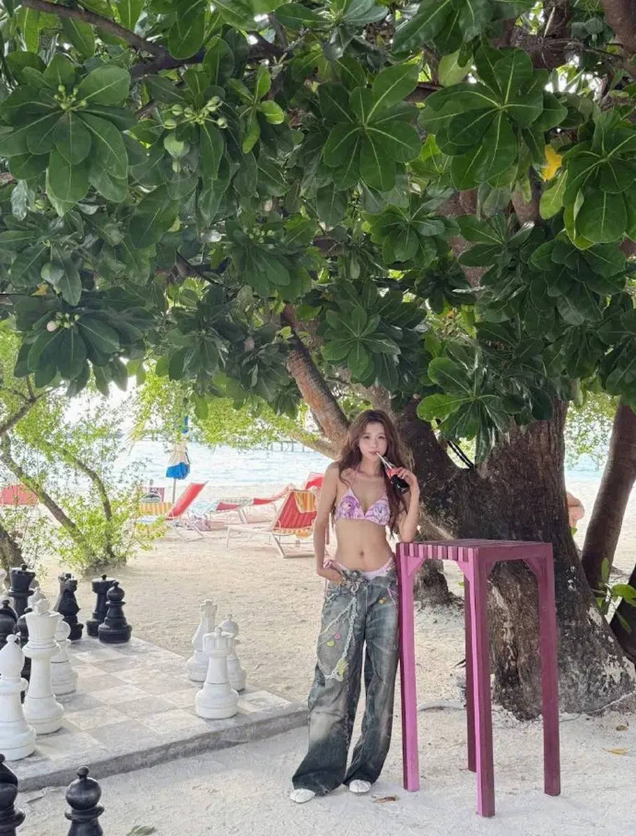 孙怡晒马尔代夫度假照 穿比基尼秀出好身材