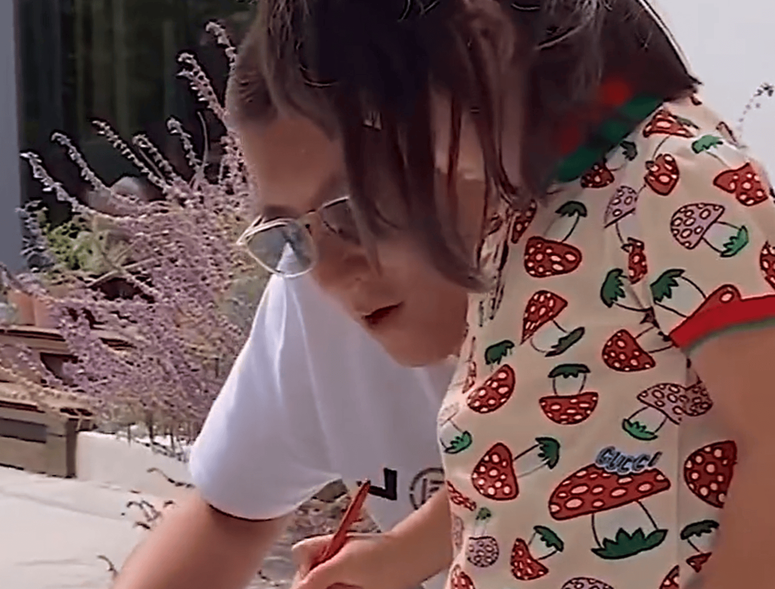 陈冠希一家三口洛杉矶参加婚礼 女儿长相甜美可爱