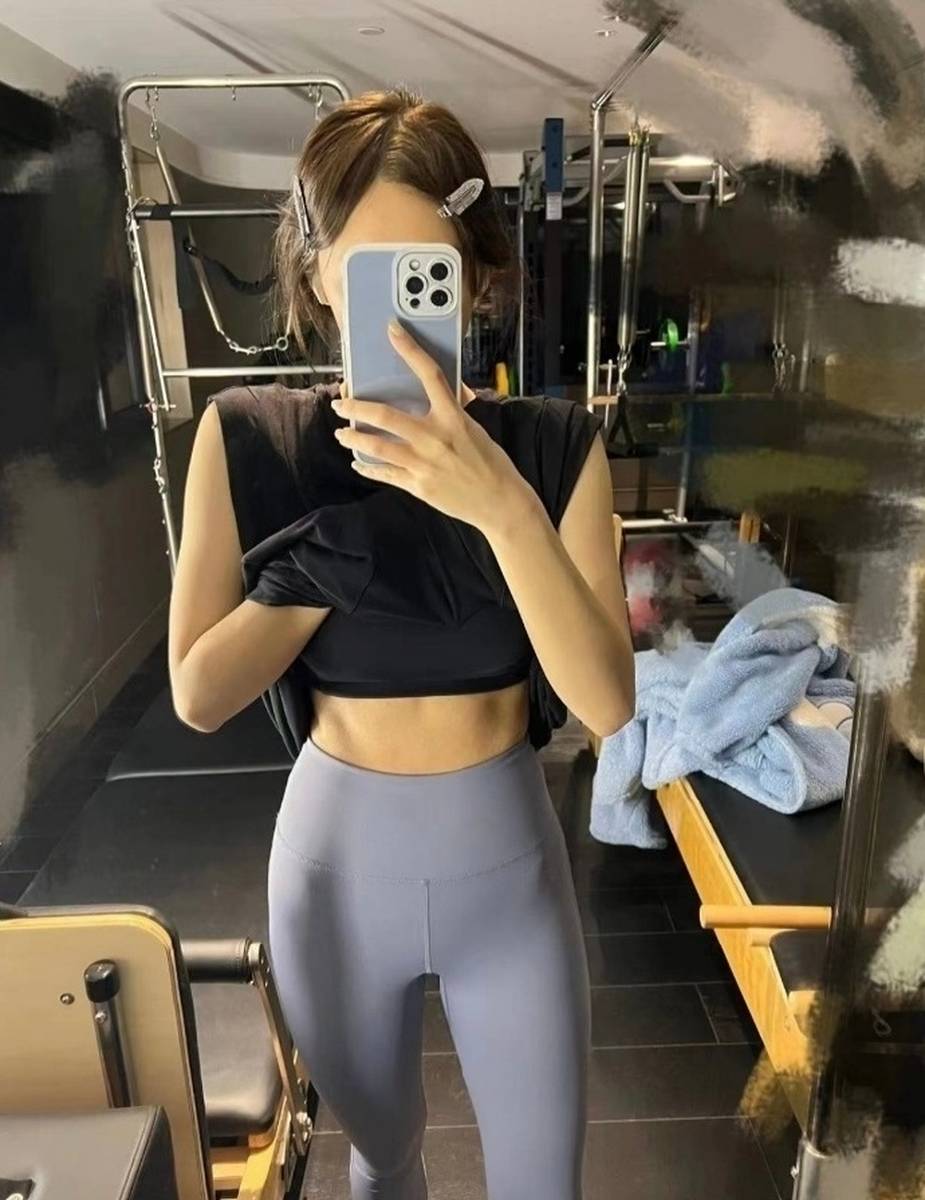 程潇晒做空中瑜伽照 身材曼妙全程姿态轻盈