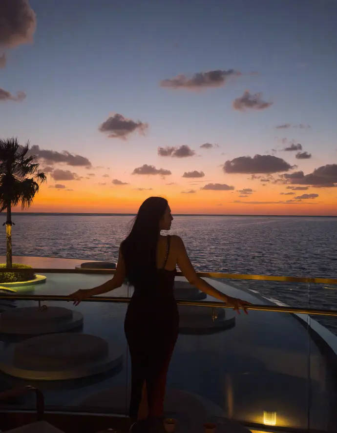 张雨绮体魄绝了！晒海边好意思照秀出唯妙弧线