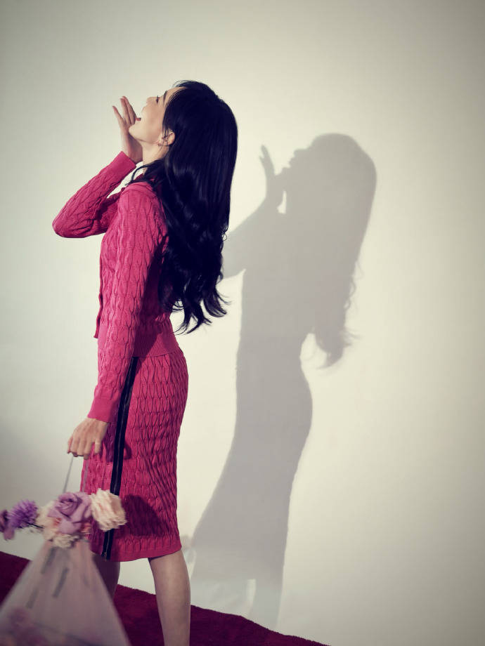 “糖糖”笑貌太甜了！唐嫣穿紧身裙秀出唯妙体格