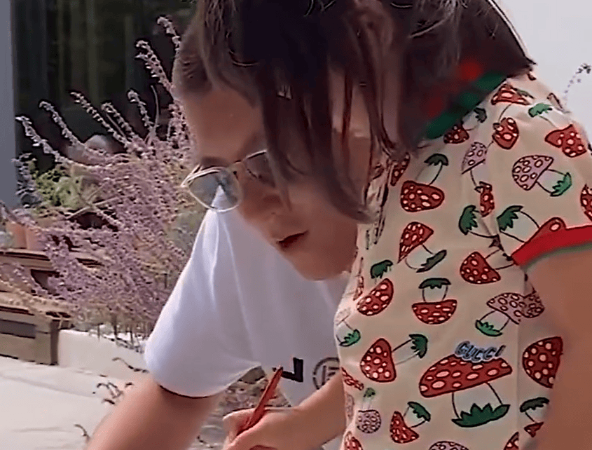 陈冠希一家三口洛杉矶参预婚典 男儿长相甜好意思可儿